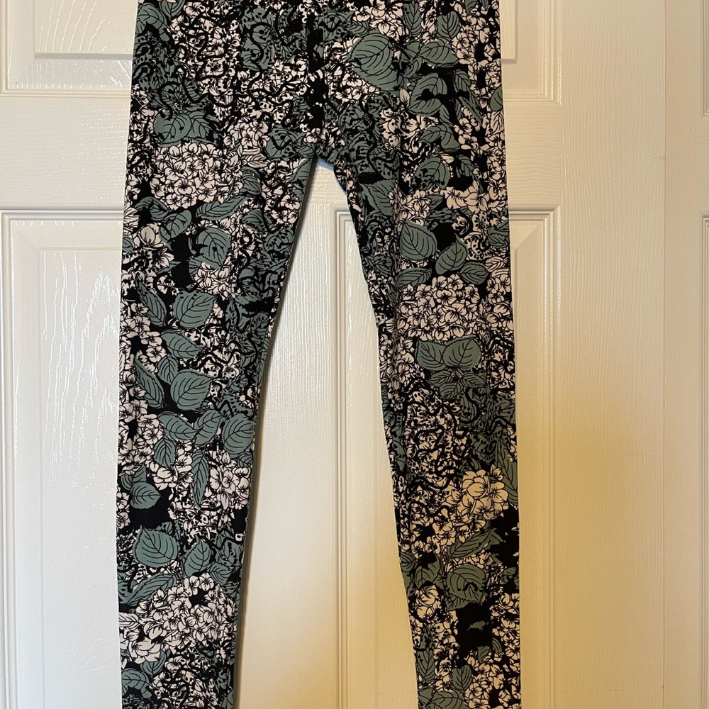 LuLaRoe Leggings Green, Black, Cream colored. One Size